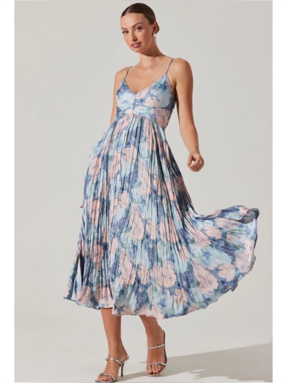 ASTR | Maeve Pleated Midi Dress in Blue Multi Floral, Size Medium